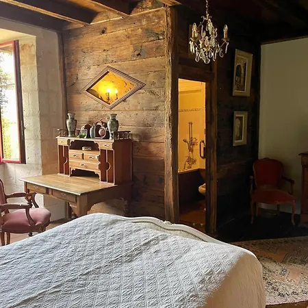 Un Logis En Angoumois Bed & Breakfast
