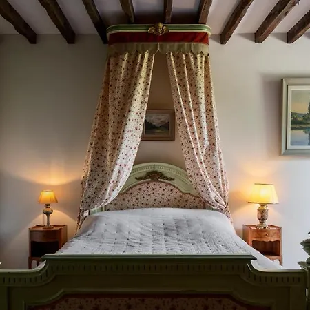 Un Logis En Angoumois Bed & Breakfast 3*