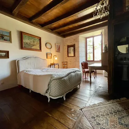 Un Logis En Angoumois Bed & Breakfast Rancogne