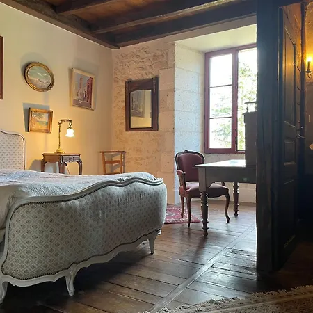 Bed & Breakfast Un Logis En Angoumois 3*