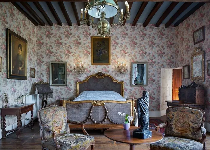 Un Logis En Angoumois Bed and Breakfast