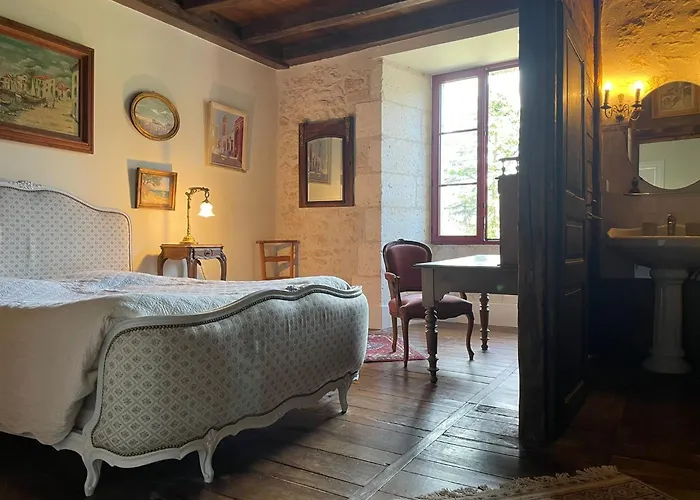 Bed and Breakfast Un Logis En Angoumois 3*